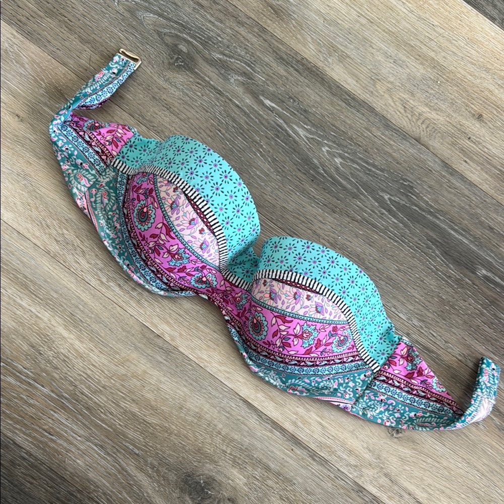 Xhilaration Pink and Blue Bra with Textured Design